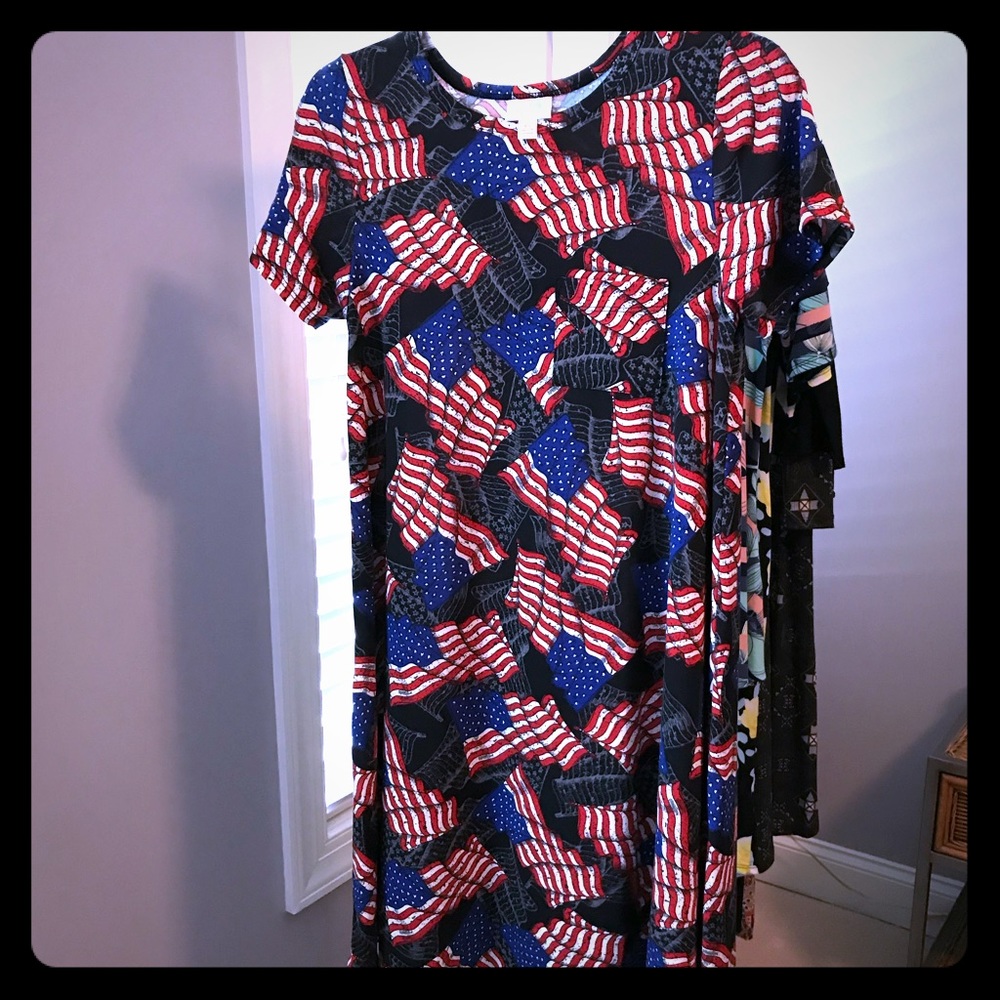 XS LULAROE CARLY- AMERICANA COLLECTION!